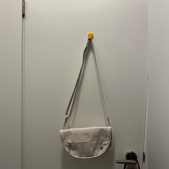 Lululemon Crossbody bag 5L - Picture 2 of 6